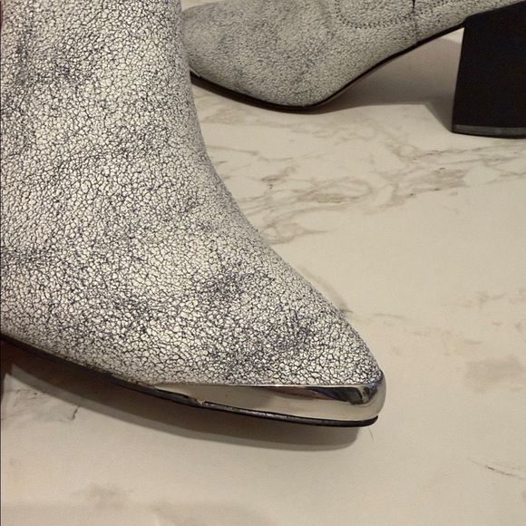 REPORT Signature‎ Women's White Crackled pointed Toe Ankle Boots Size 7 - Picture 11 of 11